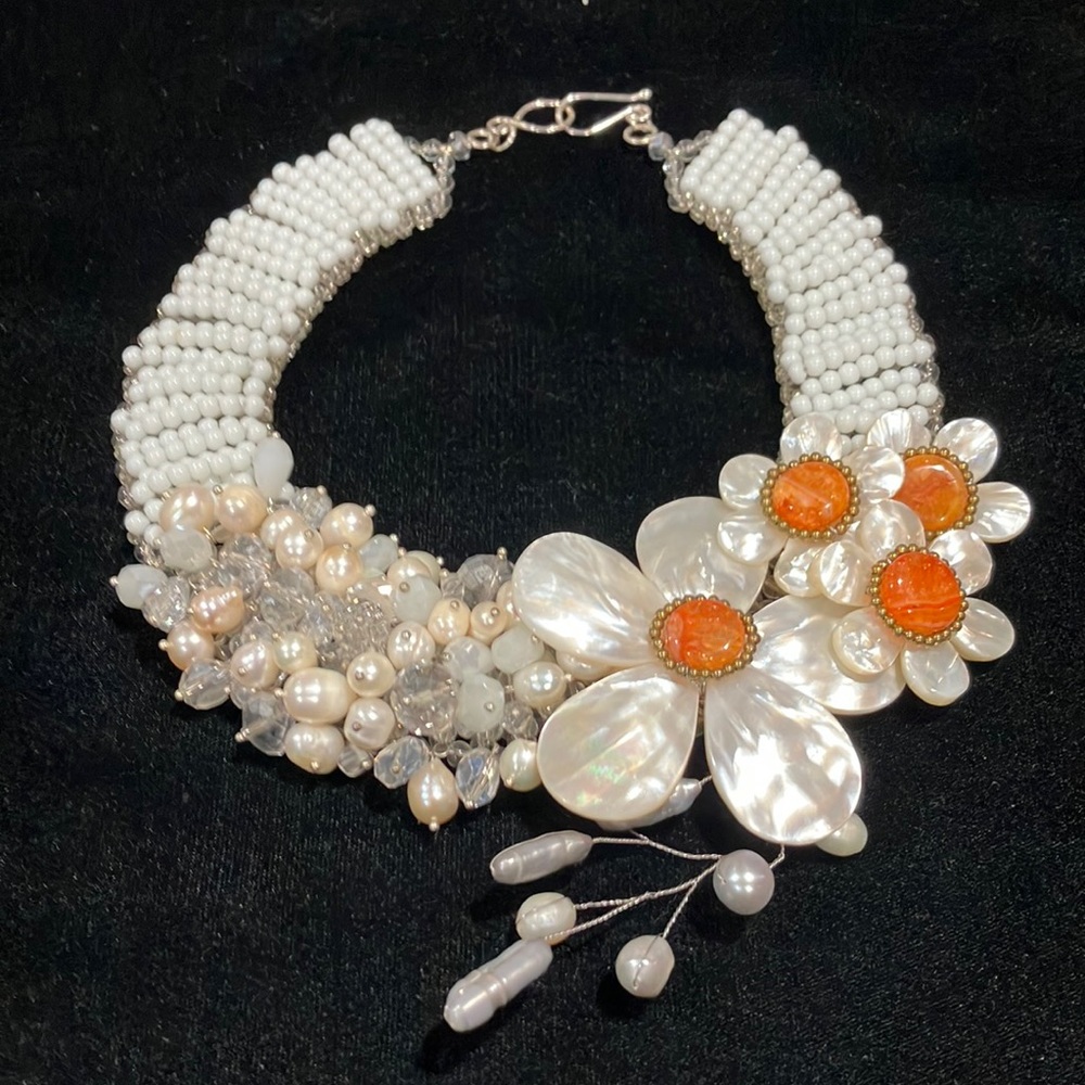 White Daisy Beaded Statement Necklace- G11